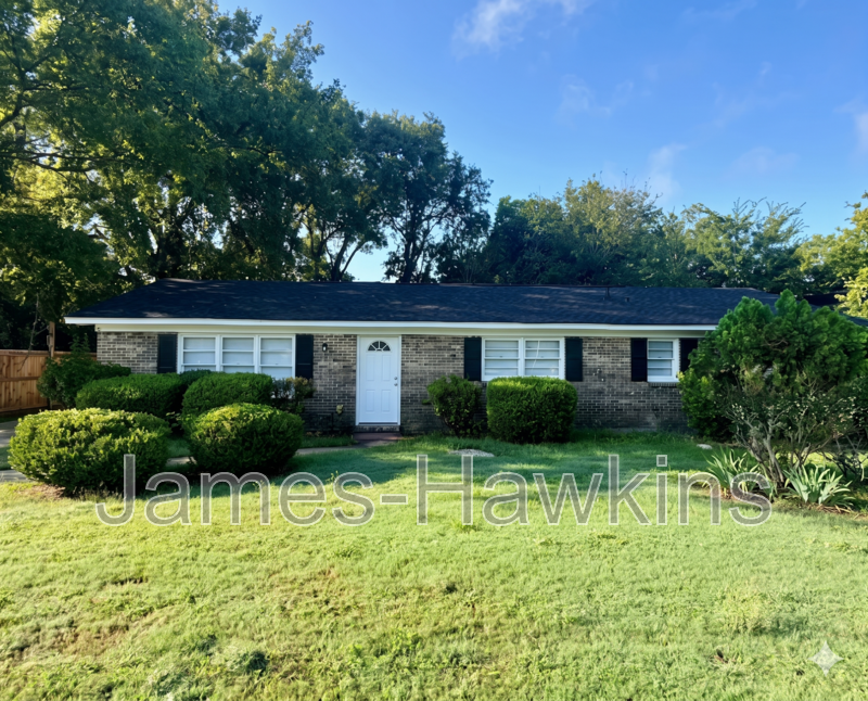 Montgomery House: 1206 Woodbridge Drive, Montgomery, AL 36116