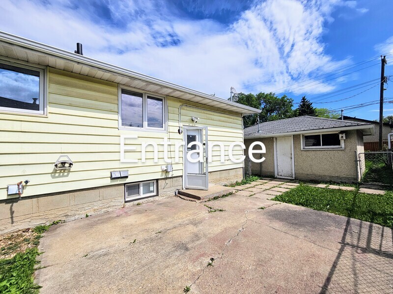 Edmonton Condo: 13419  124 Ave NW