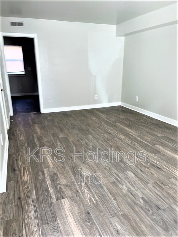 N Chesterfield Townhome: 2792 Goolsby ave