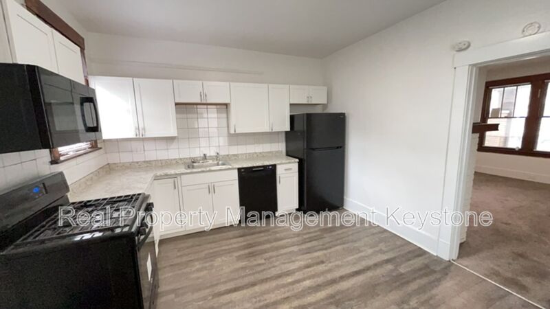 McKees Rocks Townhome: 709 Woodward Avenue