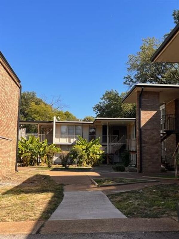 Memphis House: 151 North Belvedere Boulevard