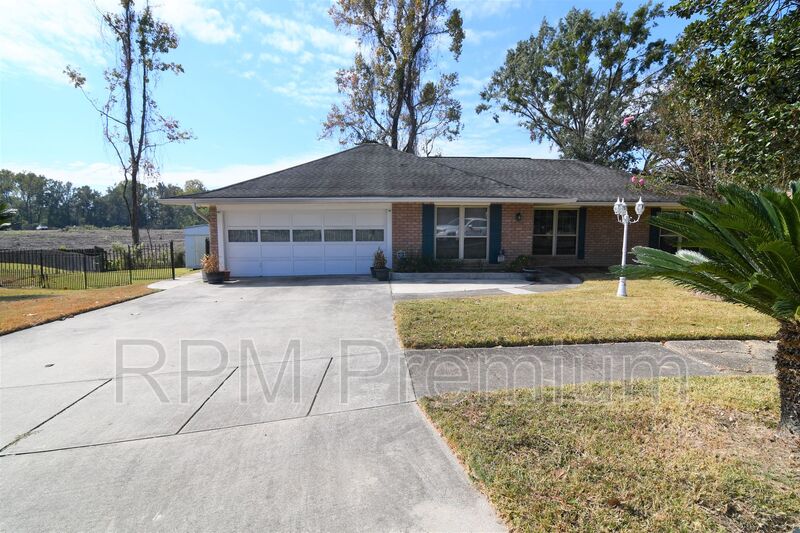 Baton Rouge House: 7720 Kings Hill Ave