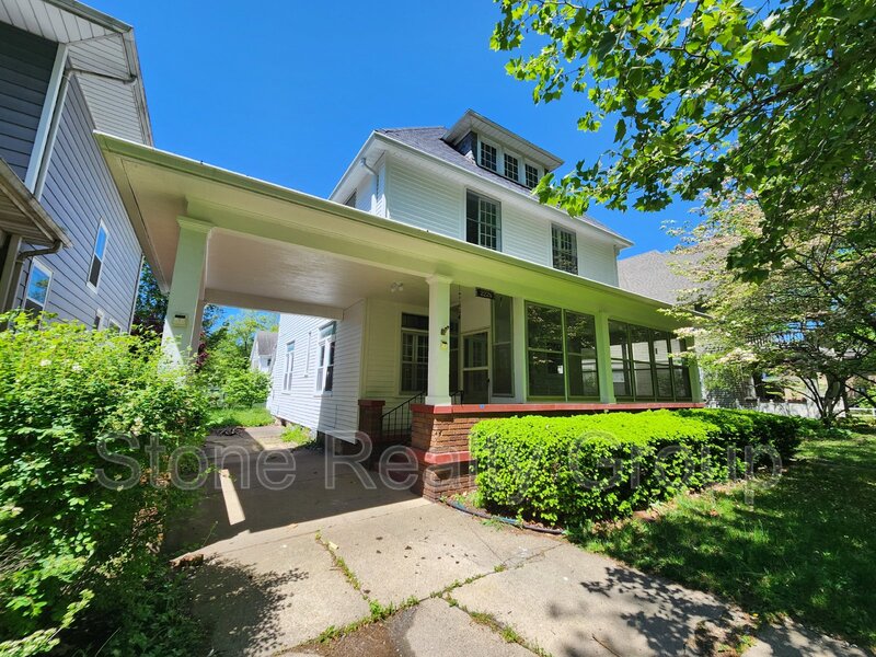 Terre Haute Condo: 2226 N 10th St