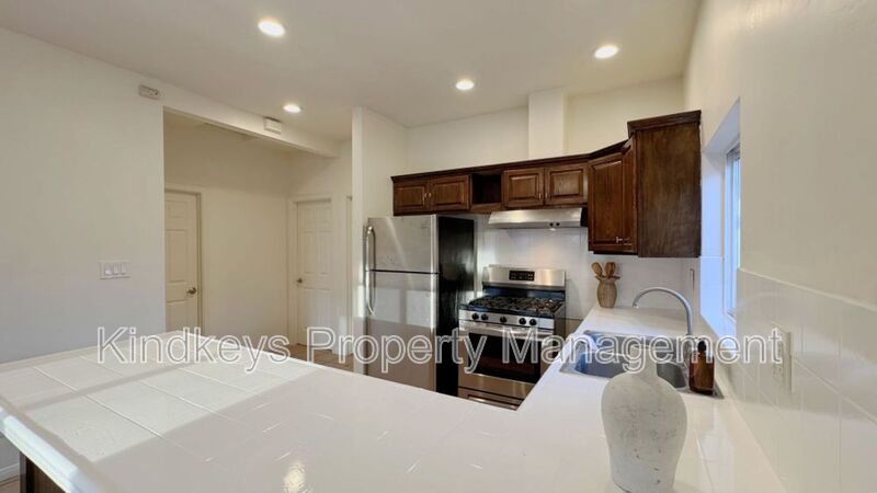 San Diego Condo: 4674 Iowa St