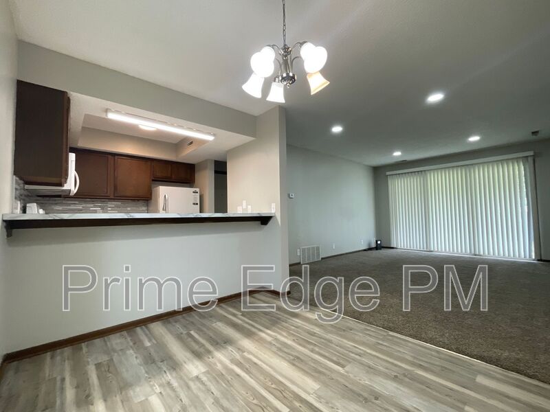 Lincoln House: 6235 Holdrege-D11