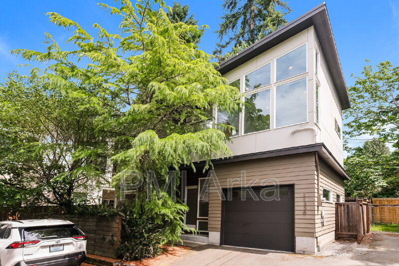 Seattle House: 11336 40th Ave NE