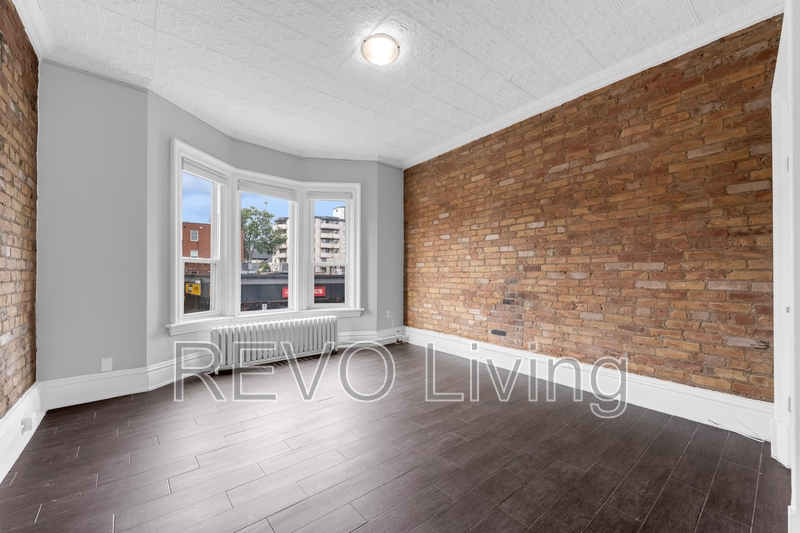 Hamilton House: 463 - 477 King St E
