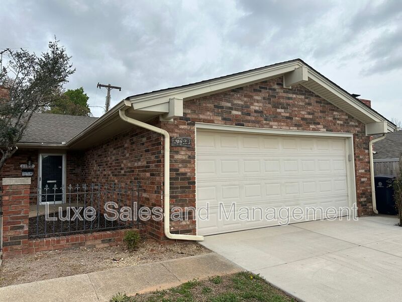 Oklahoma City House: 6102 N Ross Ave