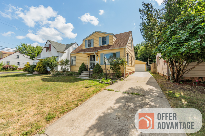 Maple Heights House: 5455 Hollywood Ave