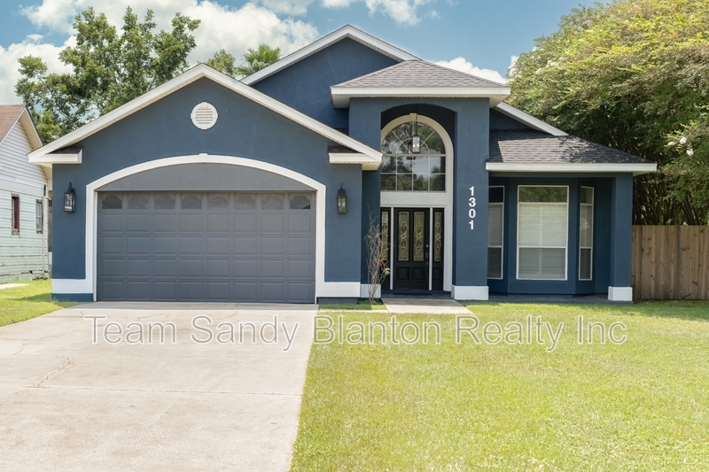 Pensacola House: 1301 East Cross Street