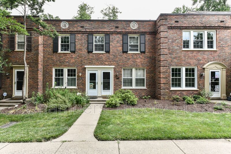 Arlington Condo: 1400 S Barton Street
