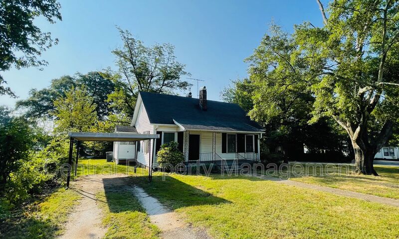 Greenville House: 68 Blake St