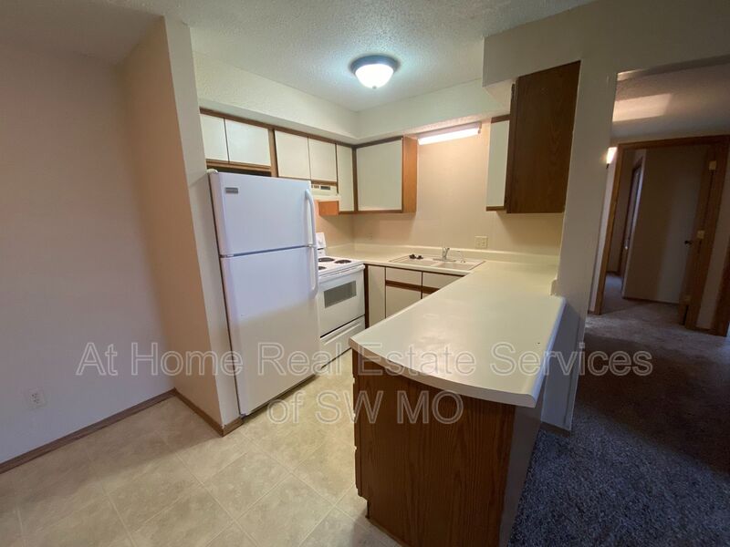 Springfield Condo: 2850 S Rogers