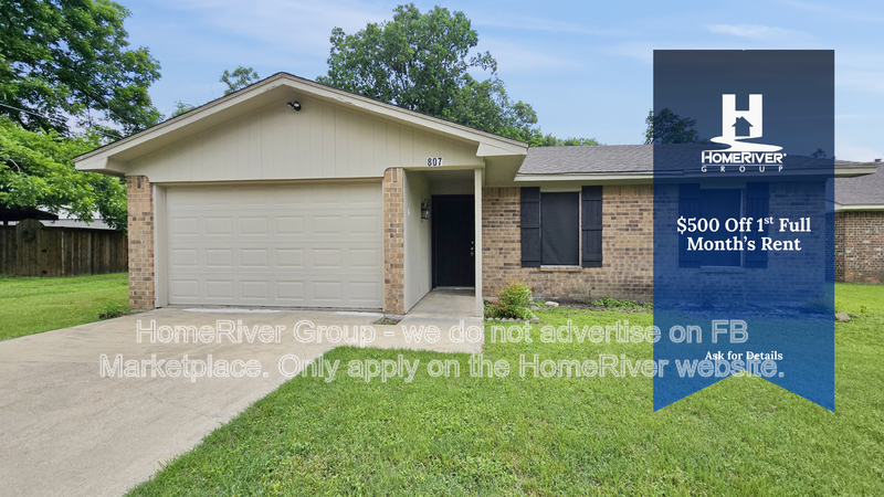Cleburne House: 807 W Smith St