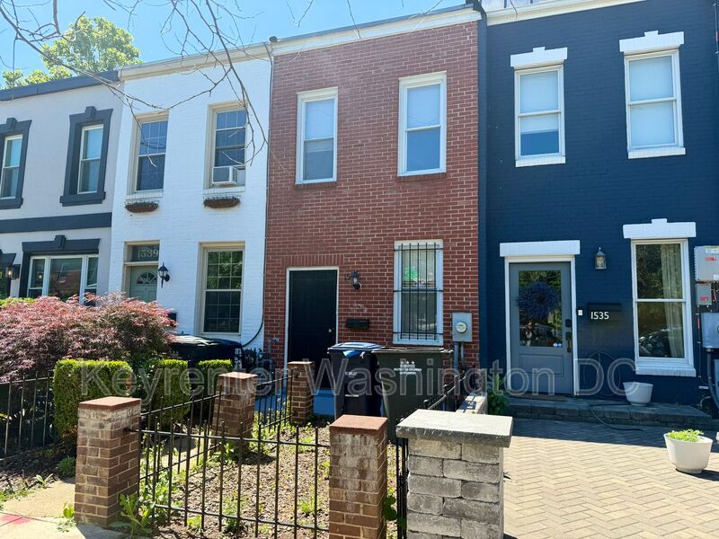 Washington House: 1537 A St