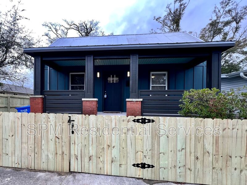 Wilmington House: 616 S 9th St