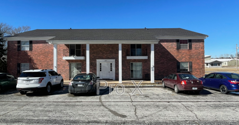 Carthage House: 2027-2037 S River St