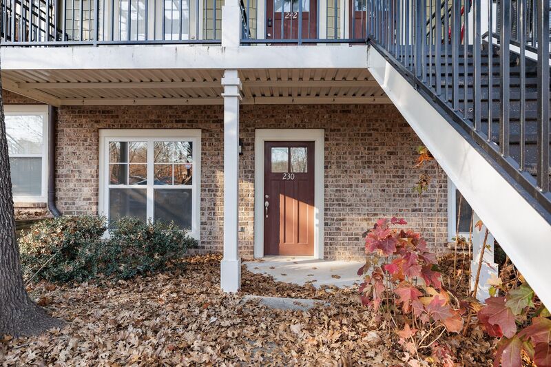 Athens House: 490 Barnett Shoals Rd