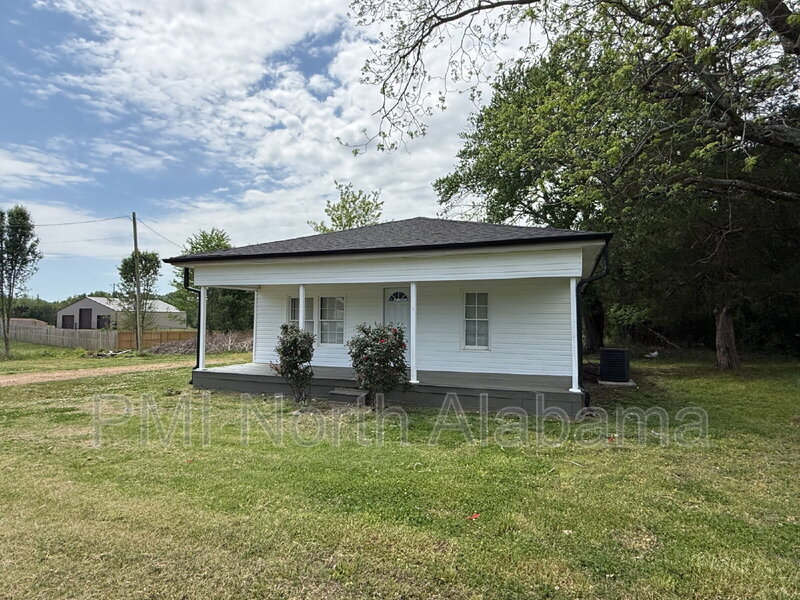 Athens House: 23391 Mooresville Rd