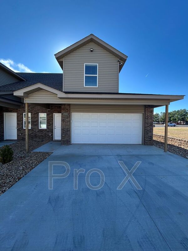 Rogers House: 2810 W Mockingbird Ln