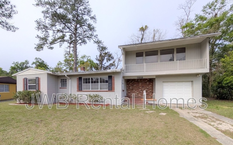 Jacksonville House: 7818 Caxton Cir W
