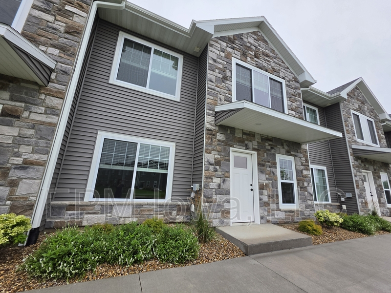 North Liberty House: 2309 Water Tower Place