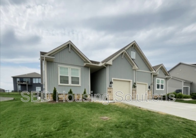 Lees Summit Townhome: 27421 E Oak View Dr