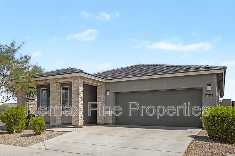 Surprise House: 15543 W Desert Hollow Drive