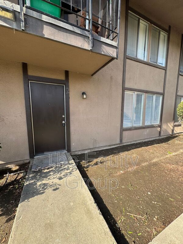 Visalia House: 3549 W Campus Ave-2