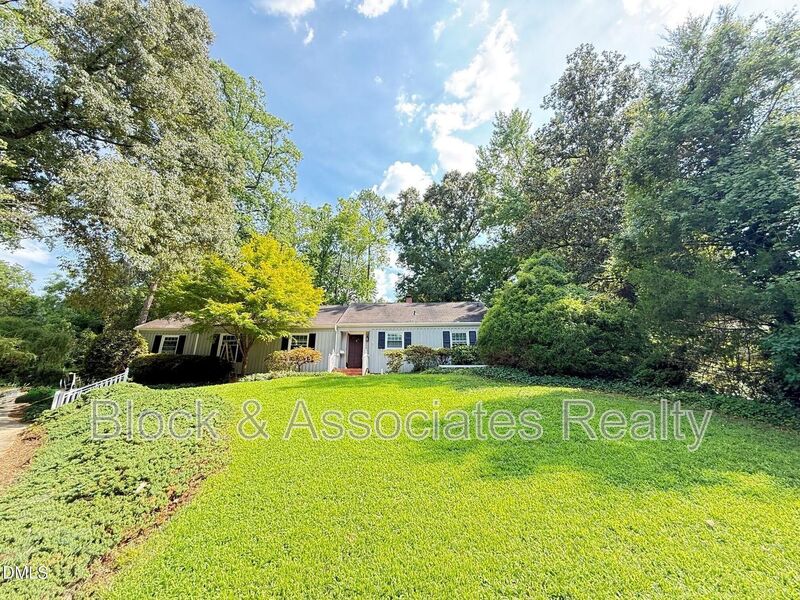 Raleigh House: 2667 Davis Street