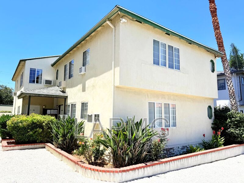 Sherman Oaks House: 4433 Hazeltine Avenue
