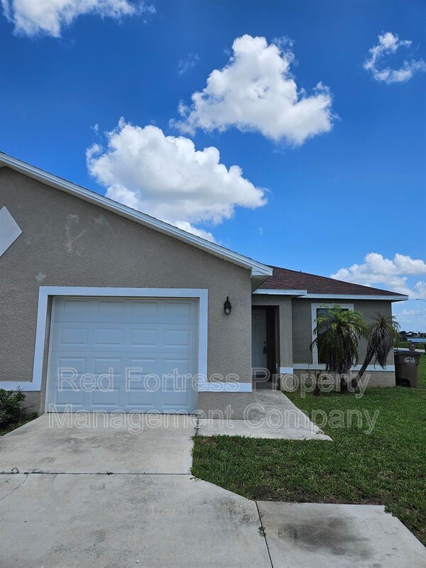 Cape Coral Condo: 717 Nicholas Parkway W
