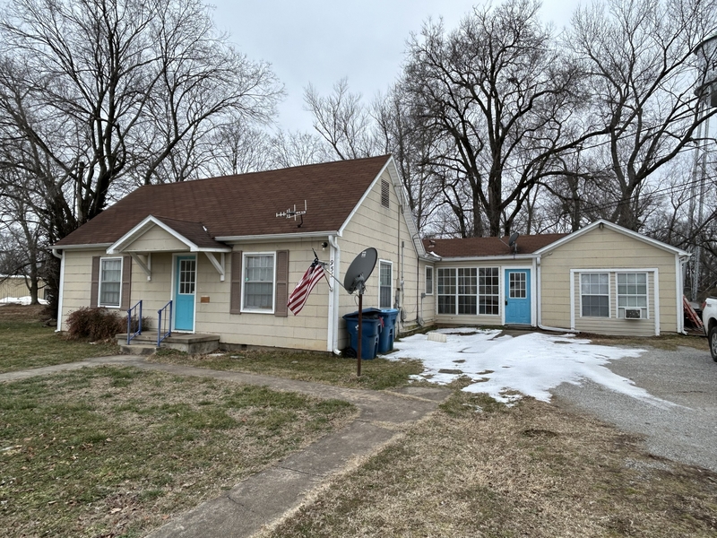 Pea Ridge House: 955 North Curtis Avenue