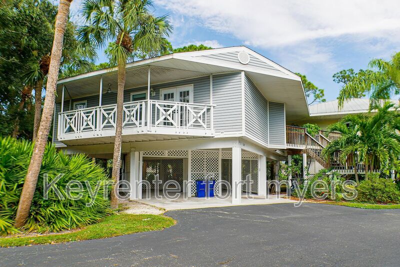 North Fort Myers House: 950 MOODY RD