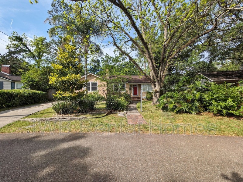 Jacksonville House: 1136 McKinlay Ct