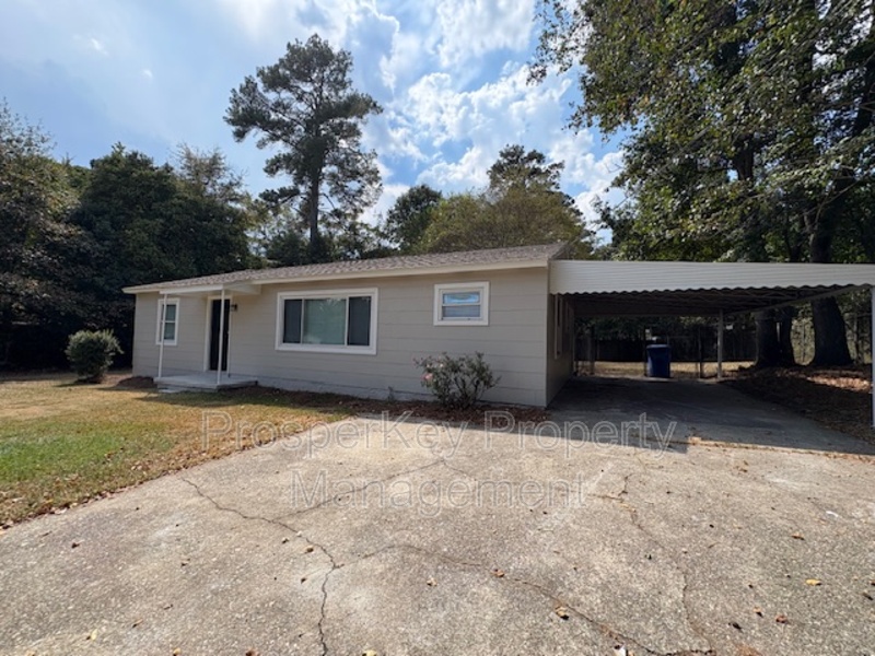 Columbus House: 5205 Cochran Ave