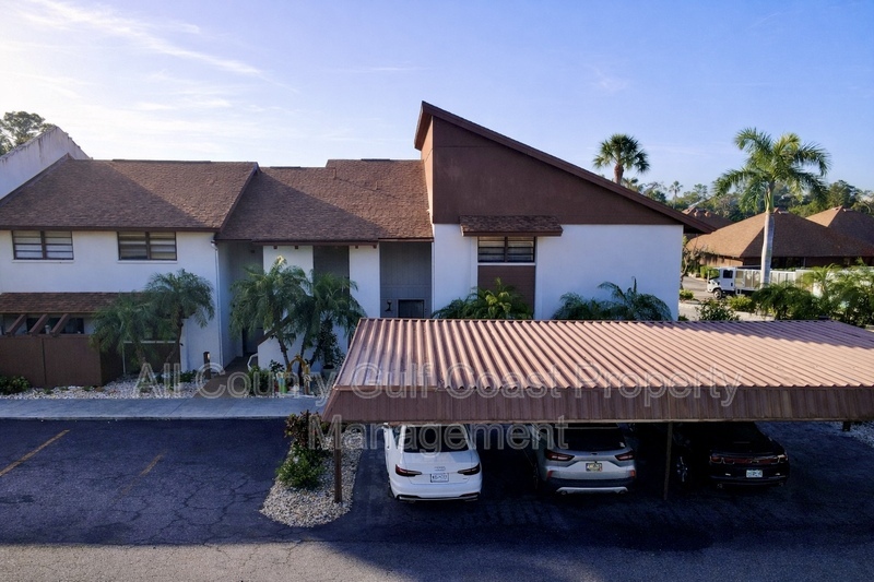 Bradenton House: 6094 Red Maple Rd