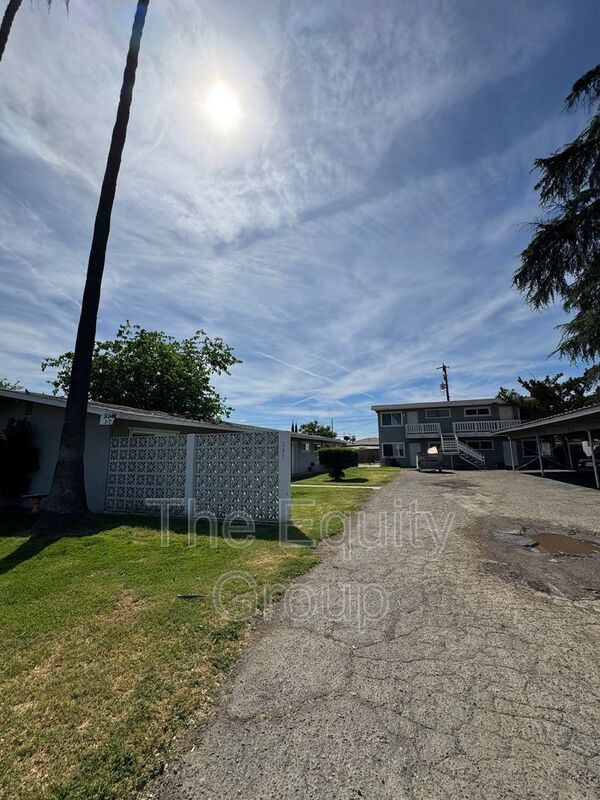 Hanford Condo: 331 E Elm Street