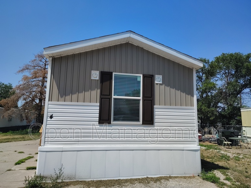 Gering House: 120 Terry Blvd