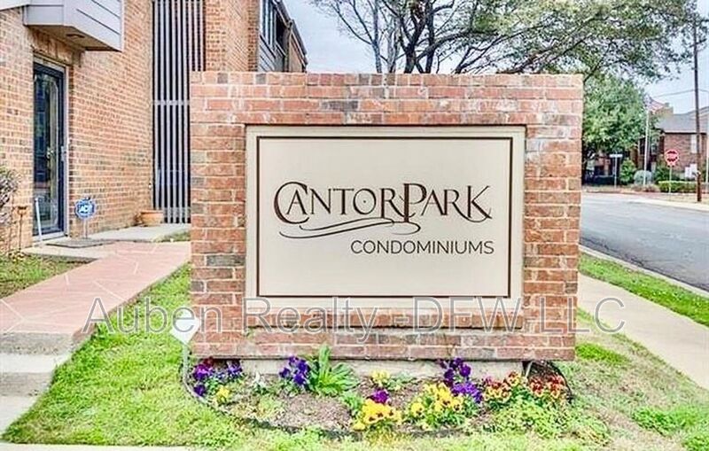 Arlington Condo: 2105 Count Fleet Drive