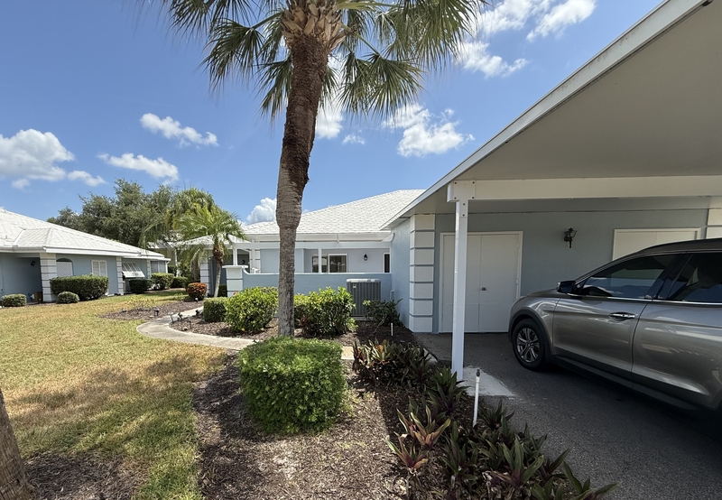 Venice House: 437 Wexford Circle
