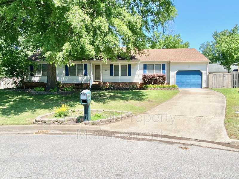 Chesapeake House: 802 Tiverton Pl