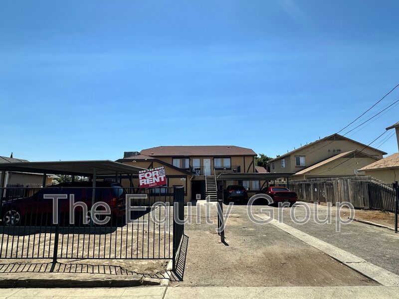 Visalia Condo: 1017 West Goshen Ave