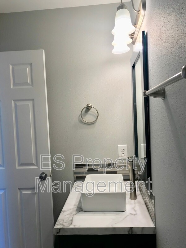 Stunning 3 Bedroom 2 Bathroom Brick Front Ranch Home in Warren! - Photo 10