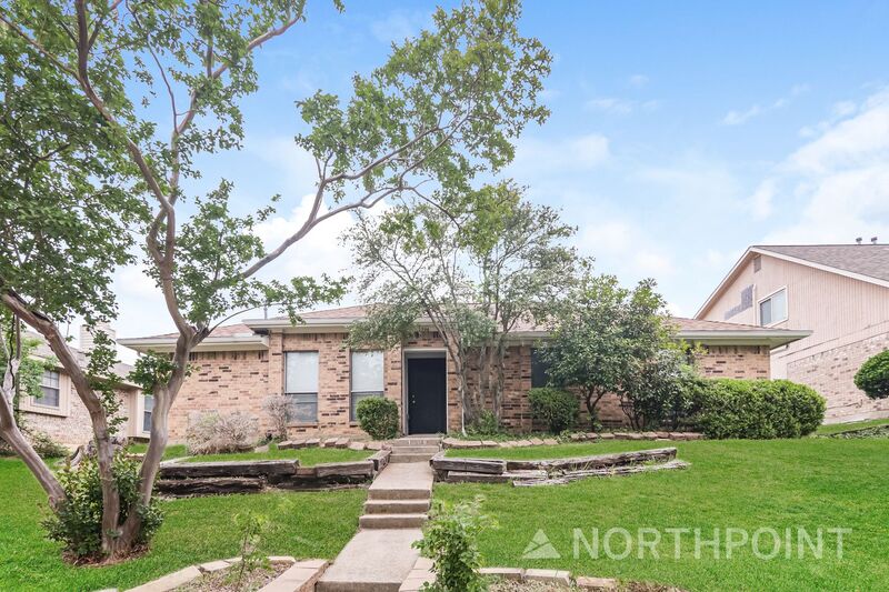 Carrollton House: 1706 Saint James Dr
