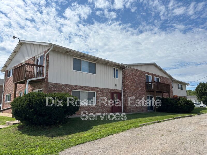 Trenton House: 415 Sycamore Road
