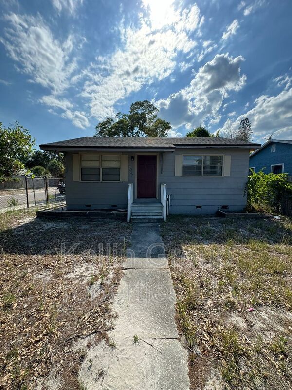 St. Petersburg House: 2027 37th St S