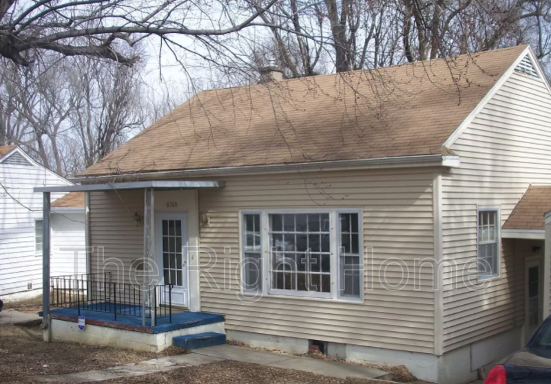 Omaha House: 6749 N 34th St