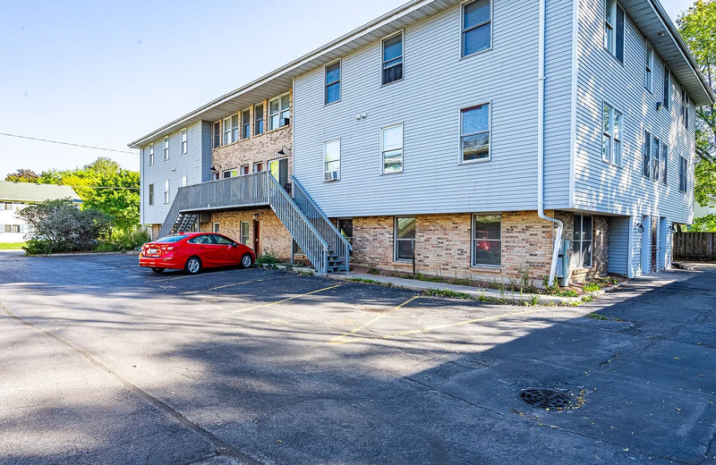 Oshkosh Condo: 825 Wisconsin Street - 2D