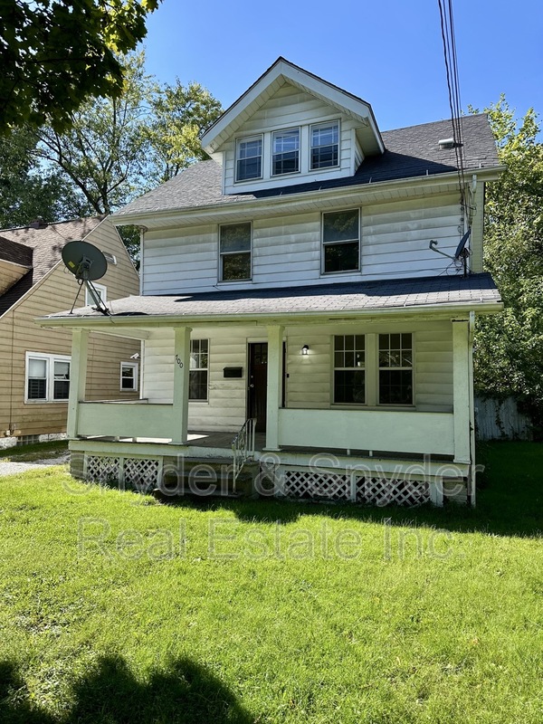 Akron House: 700 Noble Ave